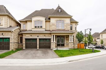 2459 Chateau Common, Oakville, Ontario L6M 0S1