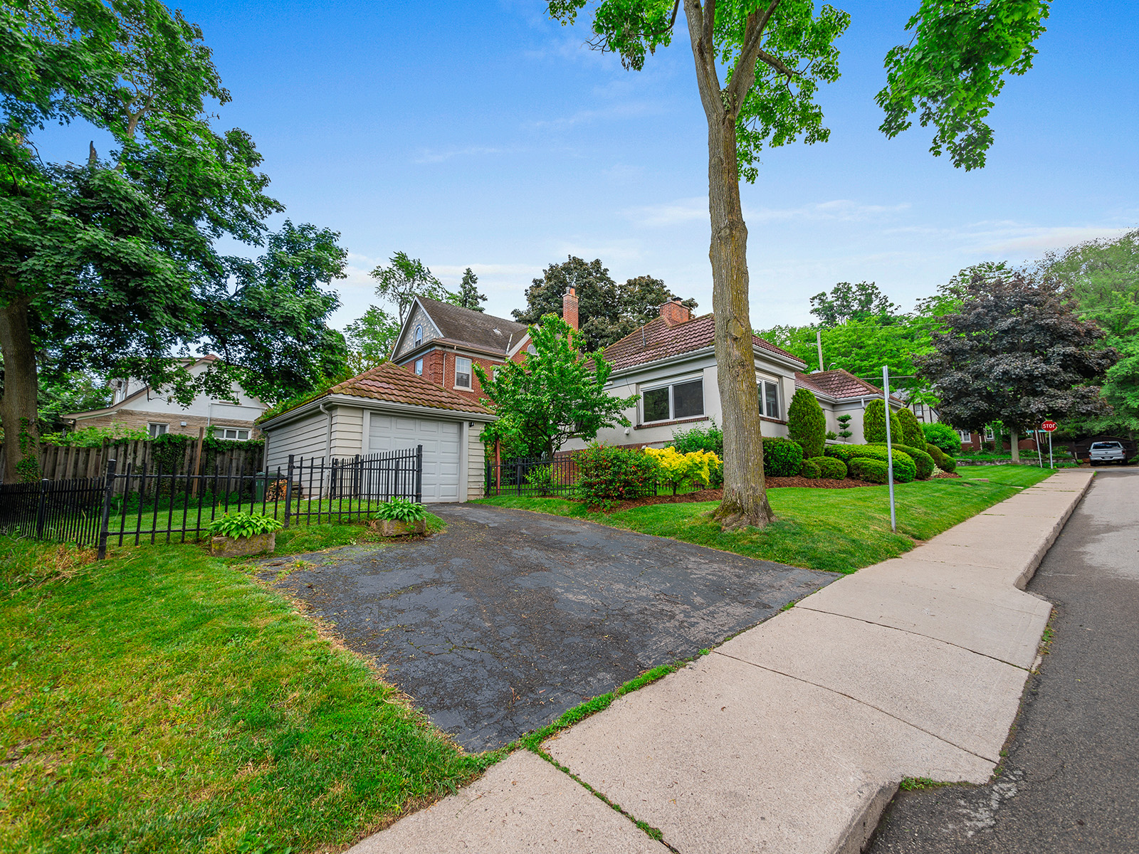 183 Chedoke Avenue, Hamilton